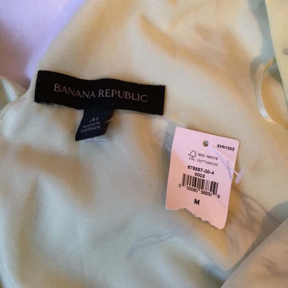 Banana Republic Sleeveless Top. Size medium. Light lime green pattern - Picture 6 of 7